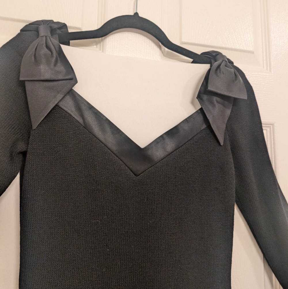 VTG St John Sleeved Black V Neck Long Sleeve Knit Pencil Dress USA Made 4 Satin - Picture 2 of 8